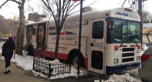 A blood drive for New York Blood Center parked at 124th Street and 5th Avenue. (Jaclyn Peiser/NYCity Lens)