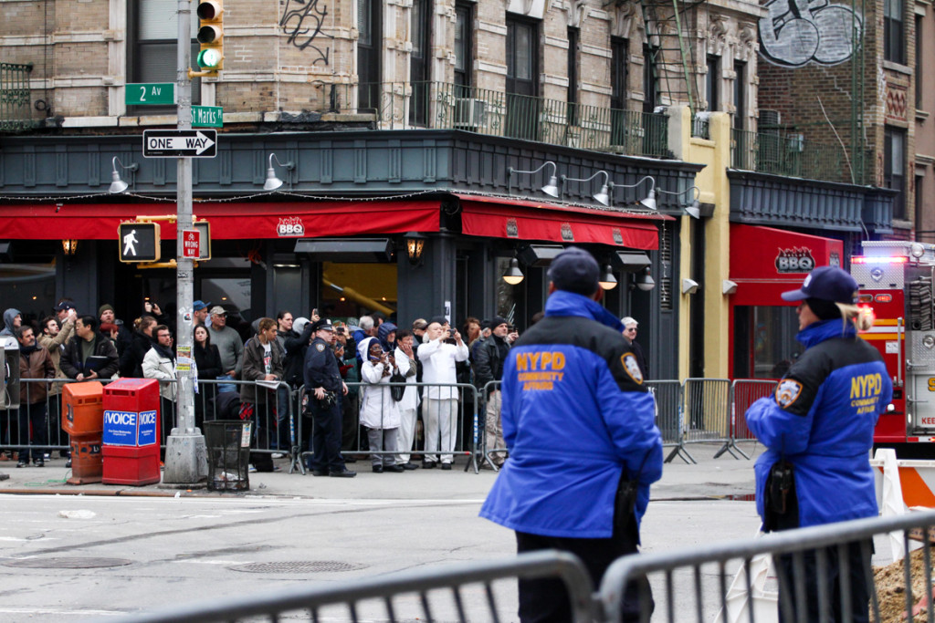 Pedestrians stop and take pictures. (Solange Uwimana / NY City Lens)