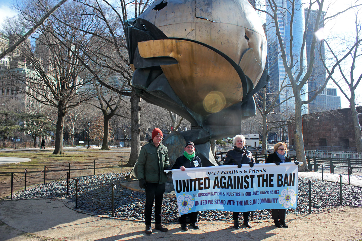 John Sigmund (L) and Terry McGovern (R) brought together other family members of victims to speak out against the ban. (NY City Lens/Natasha Frost)