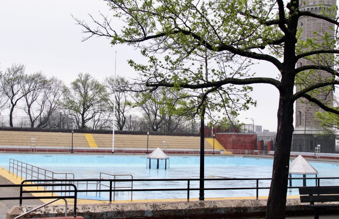 Some residents hope Highbridge Park’s pools to be surfaced. Keenan Chen for NY City Lens. 