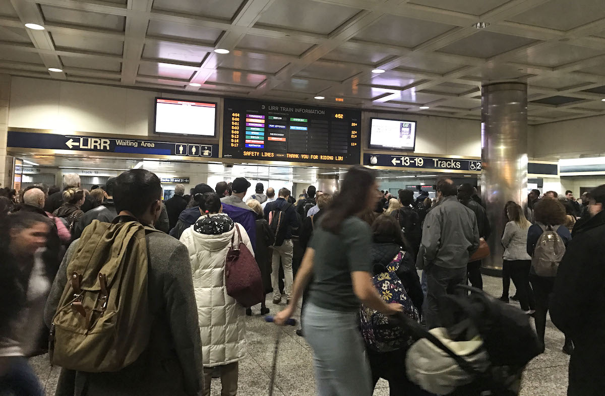Penn Station seemed to return to its normal flow after a train derailment caused major delays can cancelations at the beginning of the week. (Katryna Perera/NY City Lens)