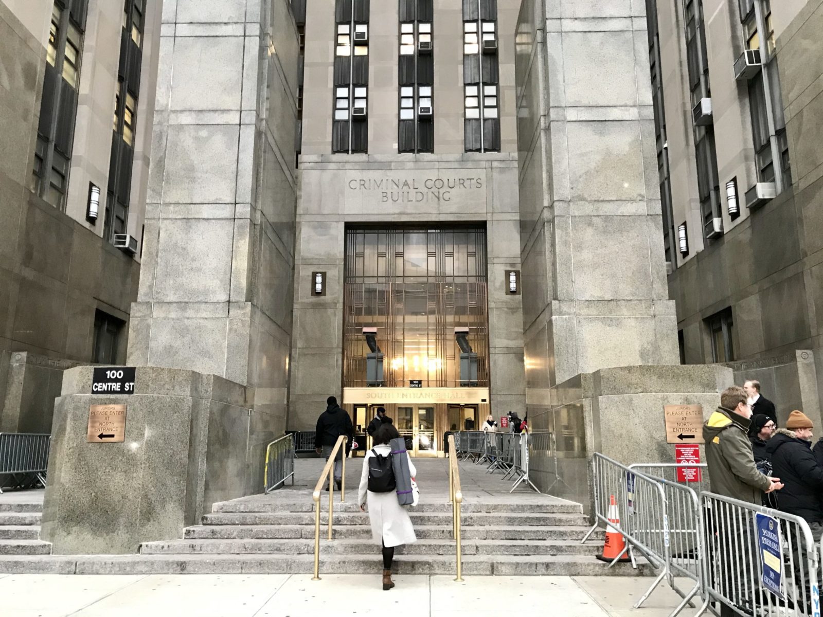 South entrance of NYC Criminal Courts Building / Photo by Caroline Chen for NY City Lens