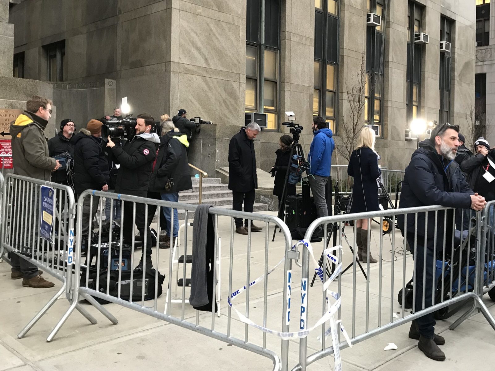 The Sidewalk outside the courthouse is lined with TV cameras, metal barriers and wires / Photo by Caroline Chen for NY City Lens